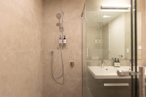 Luxury 2 Bedroom CBD Apartment with Free Parking — 4-Star Luxury Hotel in Christchurch, New Zealand