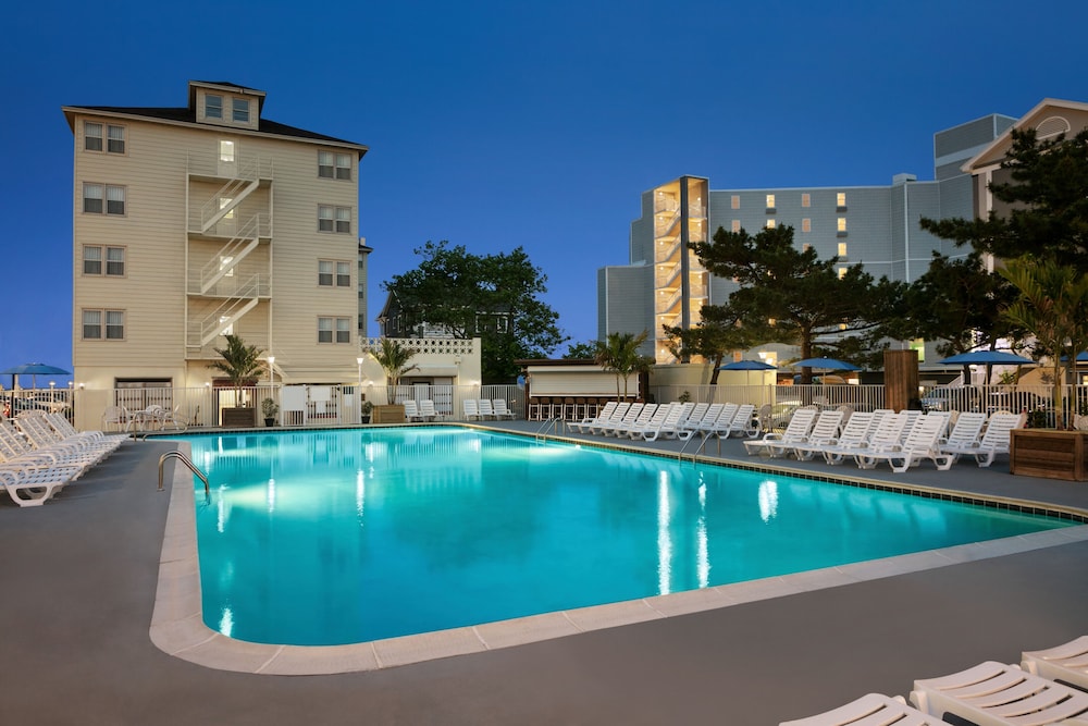 Harrison Hall Hotel - photo 42