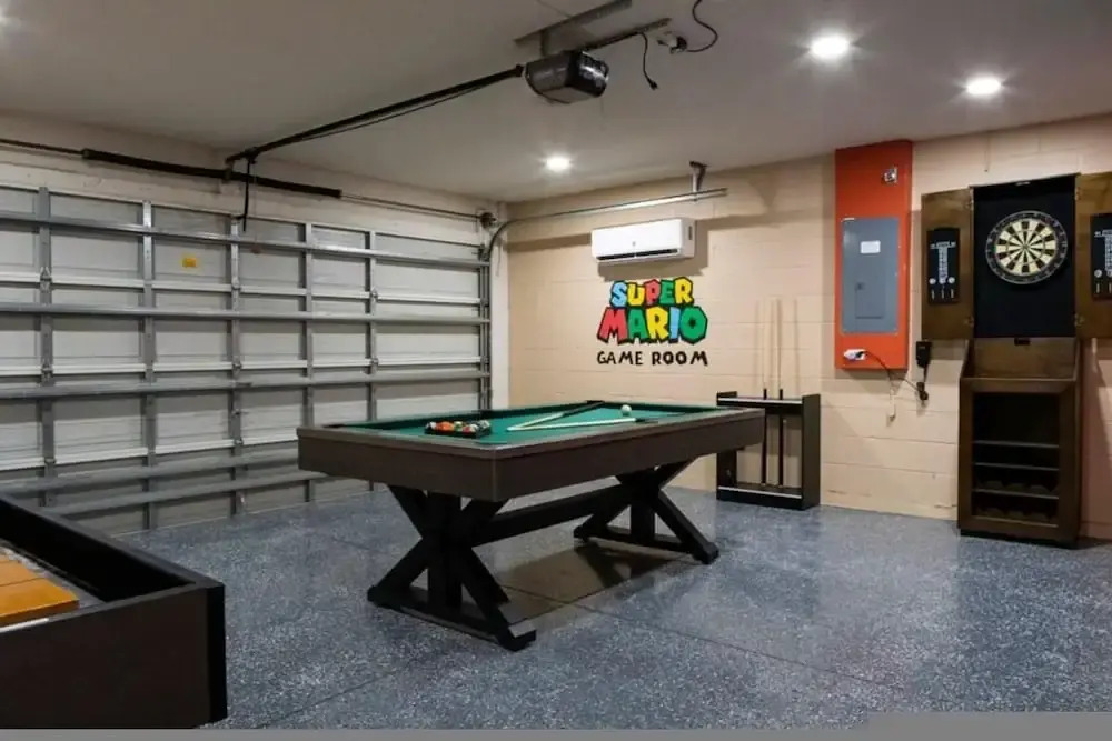 Super Mario Hideaway Pool Spa Game Room Fun — 4-Star Luxury Hotel in Davenport, United States