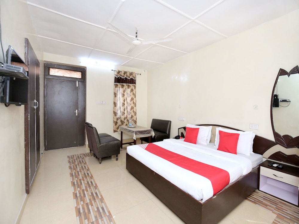 Oyo 11595 Hotel Roxy