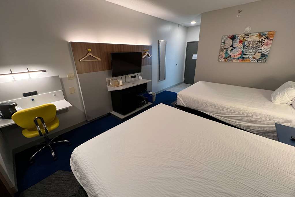 Microtel Inn & Suites by Wyndham Charlotte Northlake - photo 7