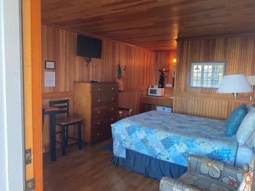 Whistling Winds Motel - photo 35