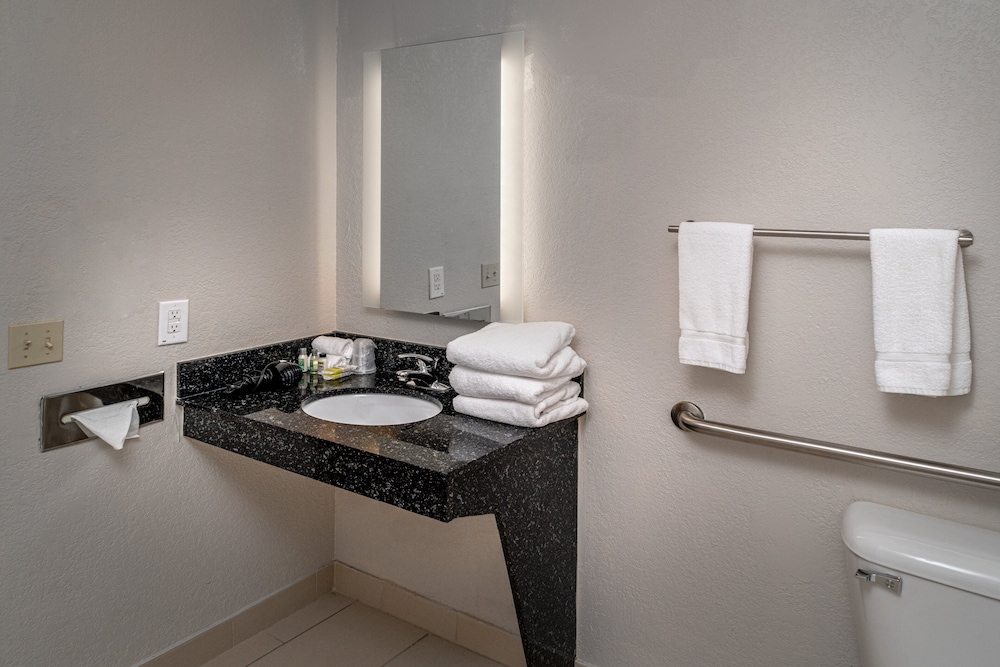 Holiday Inn Express Hotel & Suites Pikeville by IHG - photo 22