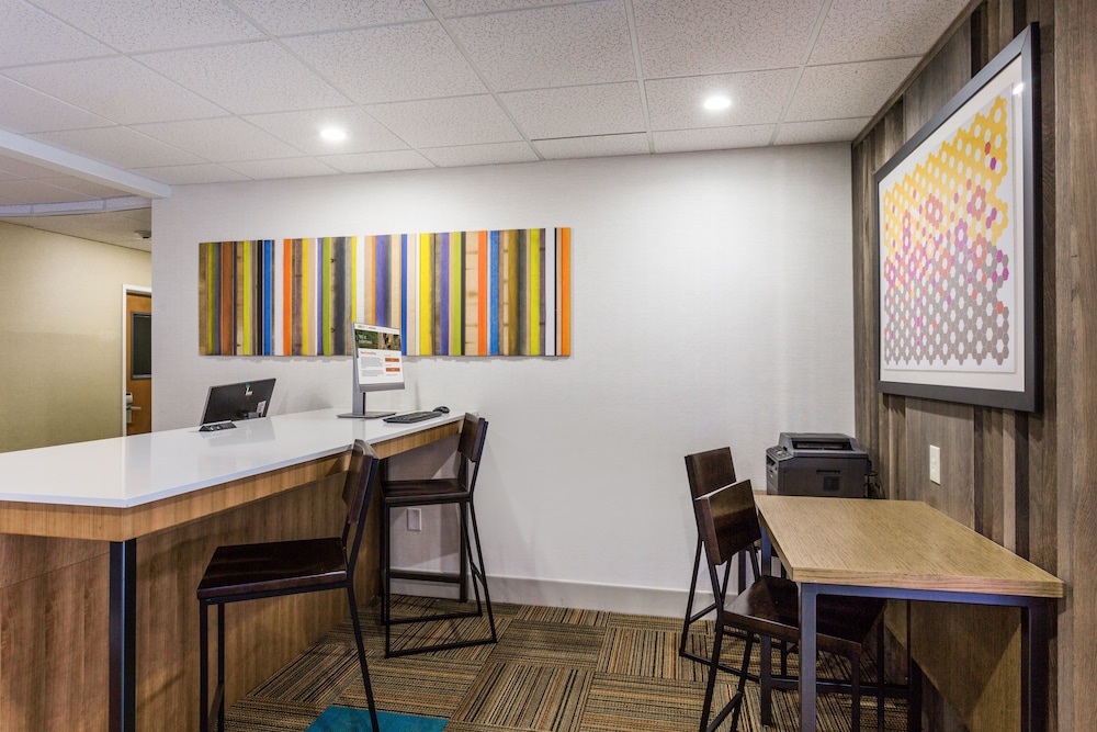 Holiday Inn Express and Suites Petersburg Fort Lee by IHG - photo 34