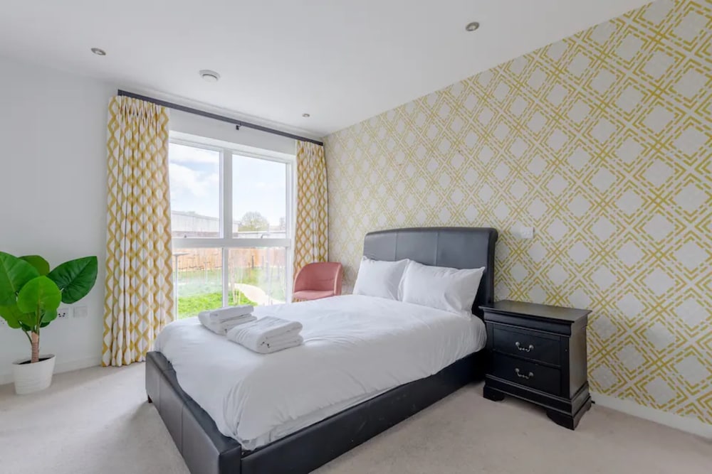 Spacious & Family Friendly 3BD House Stratford — 4-Star Luxury Hotel in London, United Kingdom