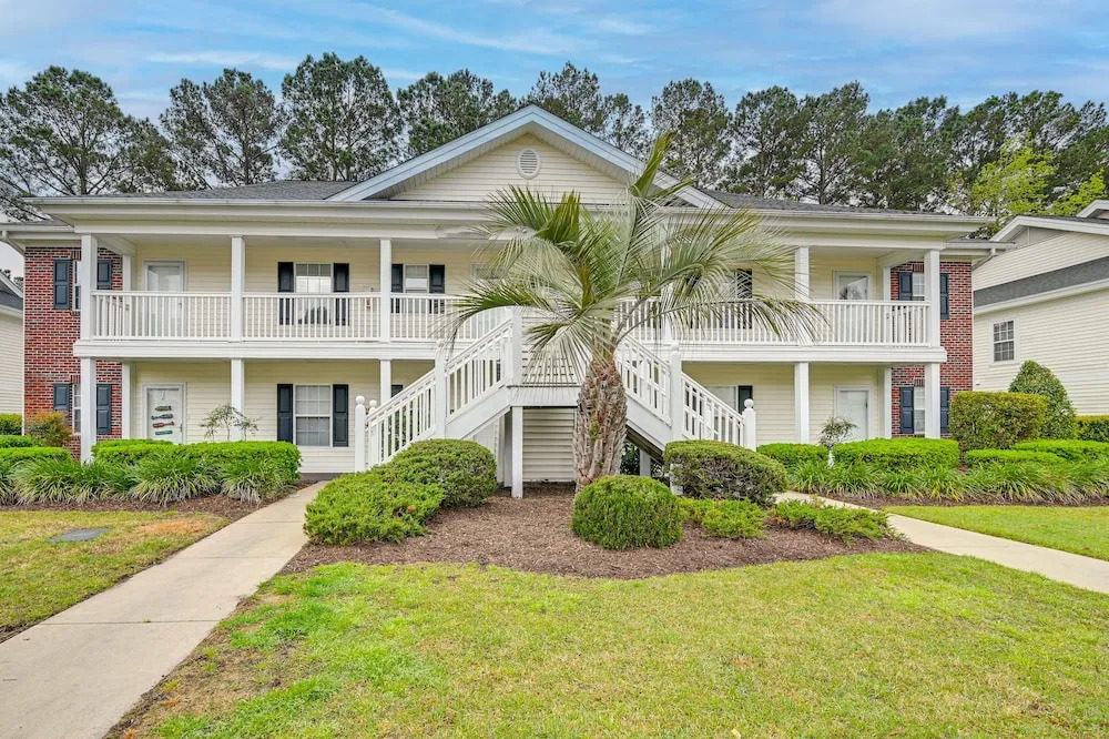 Myrtle Beach Golf Course Condo w Pool Access — 4-Star Luxury Hotel in Myrtle Beach, United States