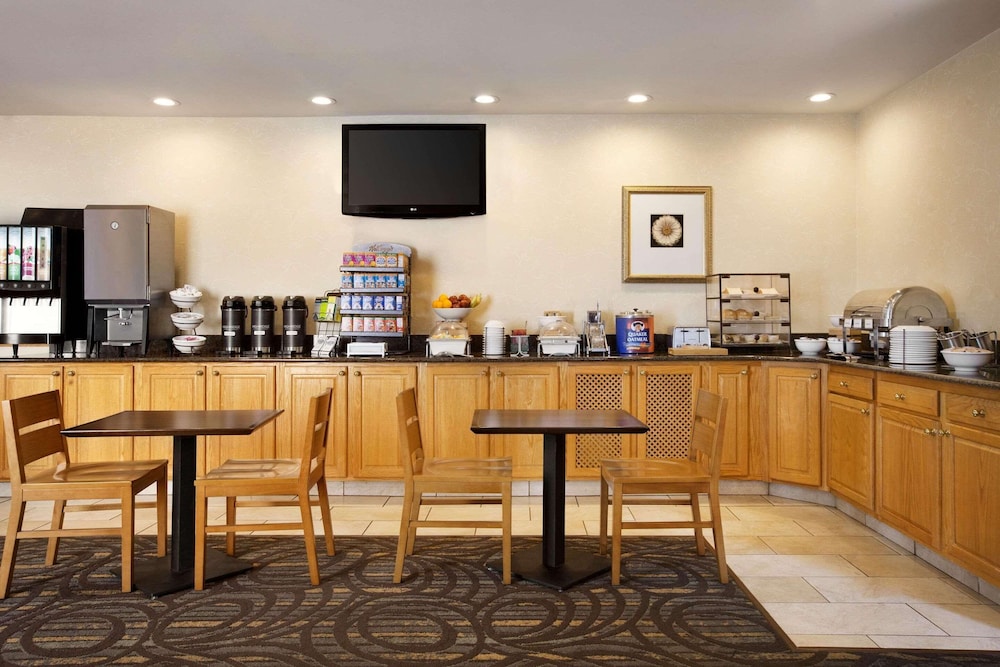 Country Inn & Suites by Radisson Lexington VA - photo 26