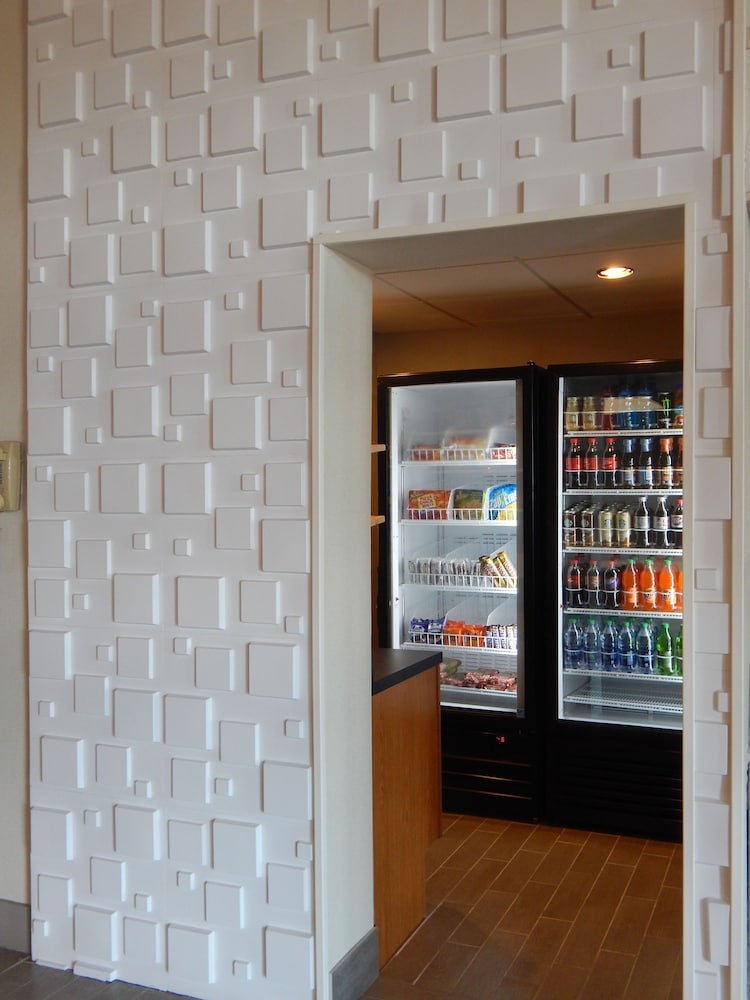 Ramada by Wyndham Beaver Falls - photo 14
