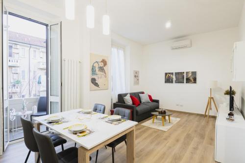 Easylife Milano Gola 31 Navigli — 4-Star Luxury Hotel in Milan, Italy