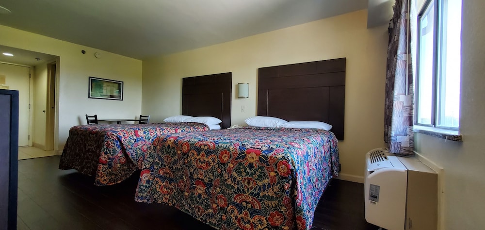 Plano Inn & Suites - photo 13