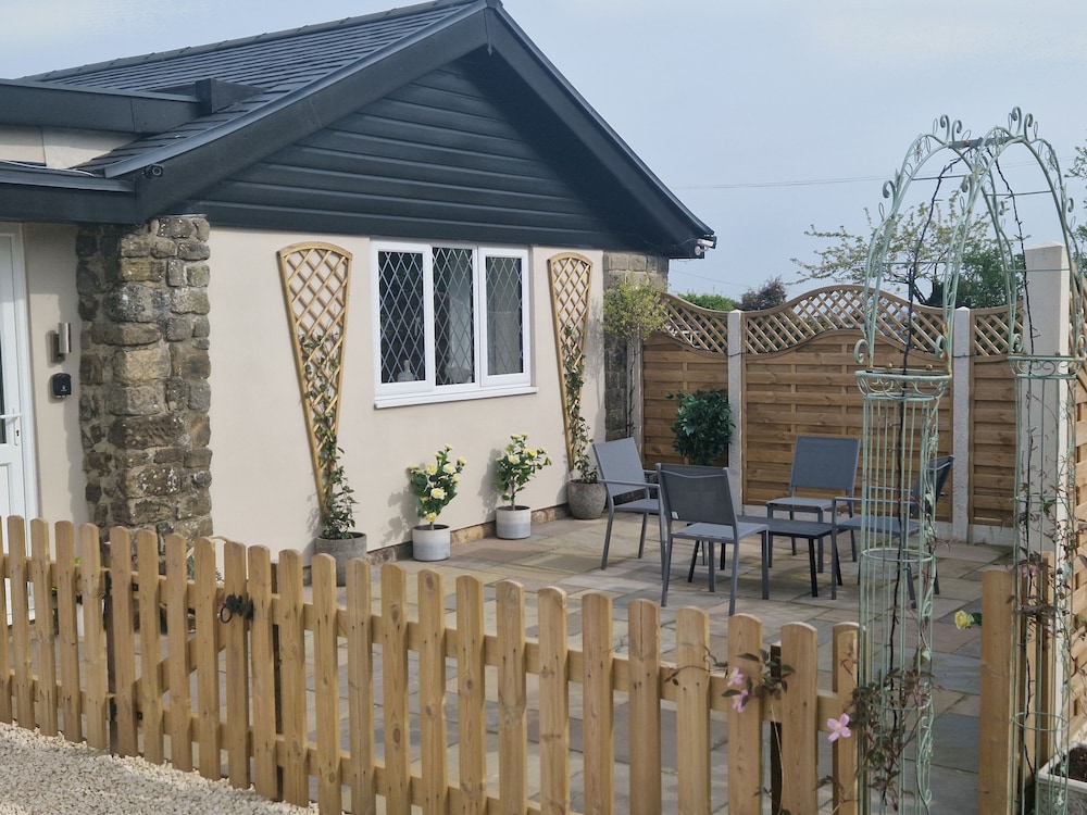 Moor Farm Cottage — 4-Star Luxury Hotel in Chesterfield, United Kingdom