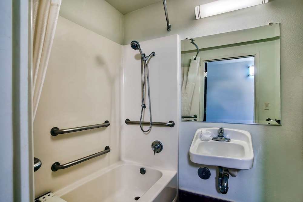 Motel 6 Hesperia CA West Main Street I 15 - photo 16