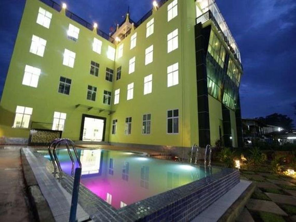 Luxer Deluxe Hotel in Pathein, Myanmar