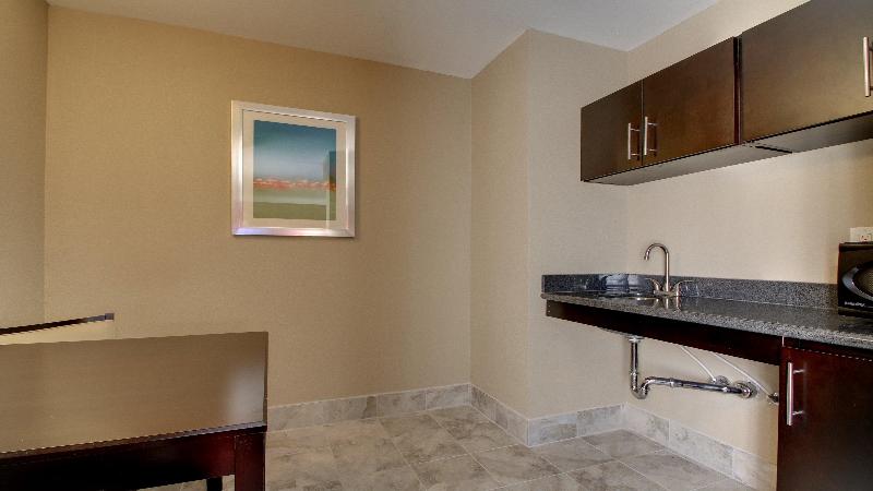 Holiday Inn Express & Suites Jackson Downtown Coliseum by IHG - photo 26