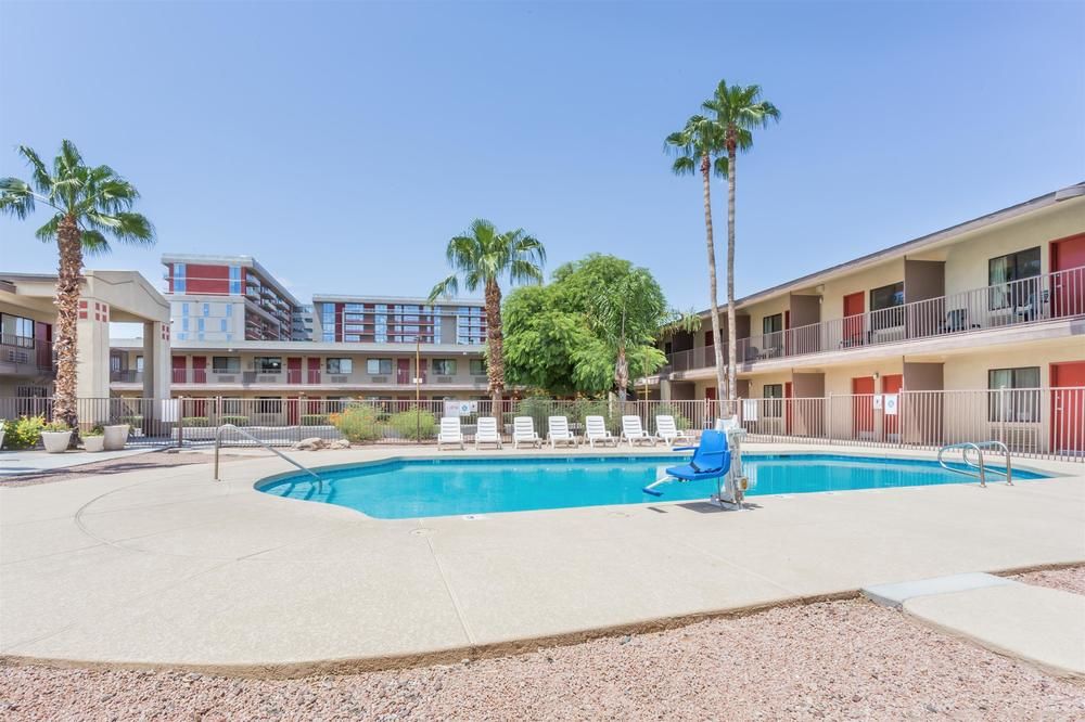 Super 8 by Wyndham Tempe ASU Airport - photo 3