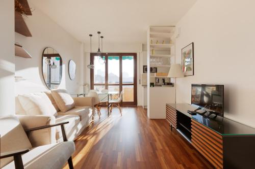 GuestHost Modern Stay with Balcony near Niguarda Hospital — 4-Star Luxury Hotel in Milan, Italy