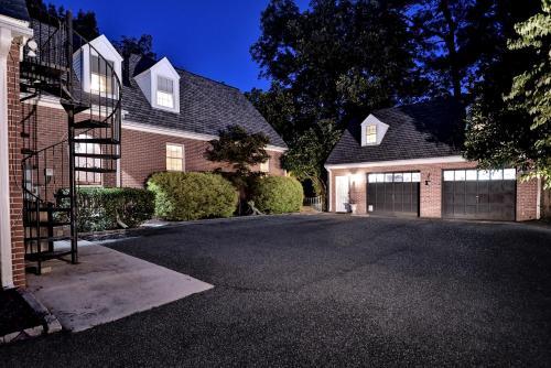 Inn At 802 — 4-Star Luxury Hotel in Williamsburg, United States