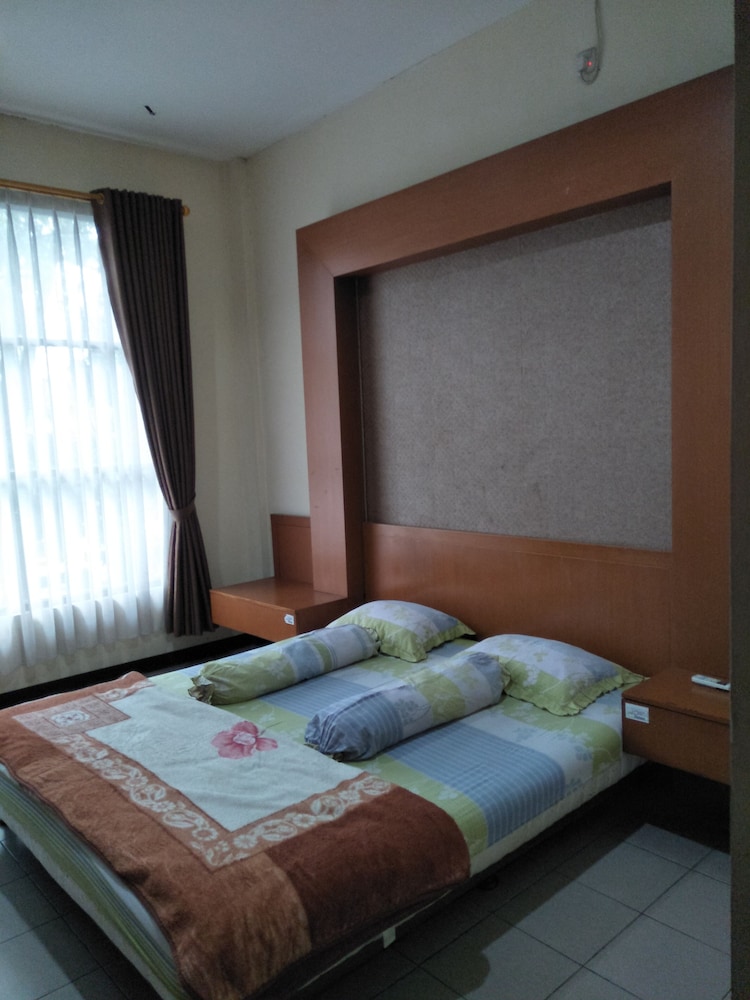 Tekmira Hotel - last minute hotel in Bandung
