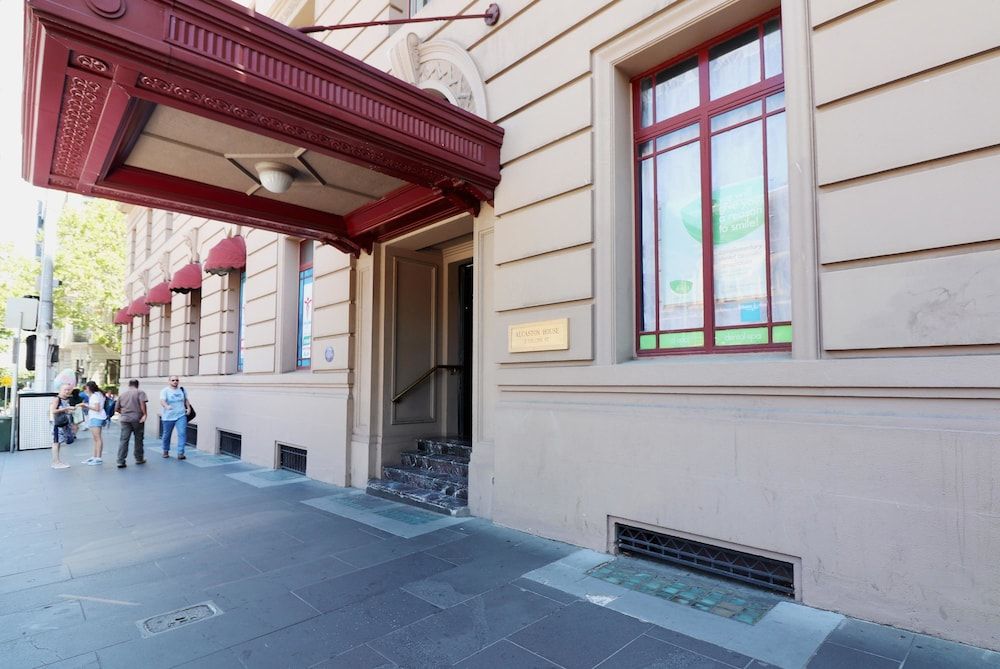 Spring on Collins An elegant Suite on Collins Street — 4-Star Luxury Hotel in Melbourne, Australia
