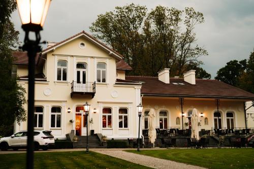 Dwór na Wolicy - carbon neutral hotel in Debica