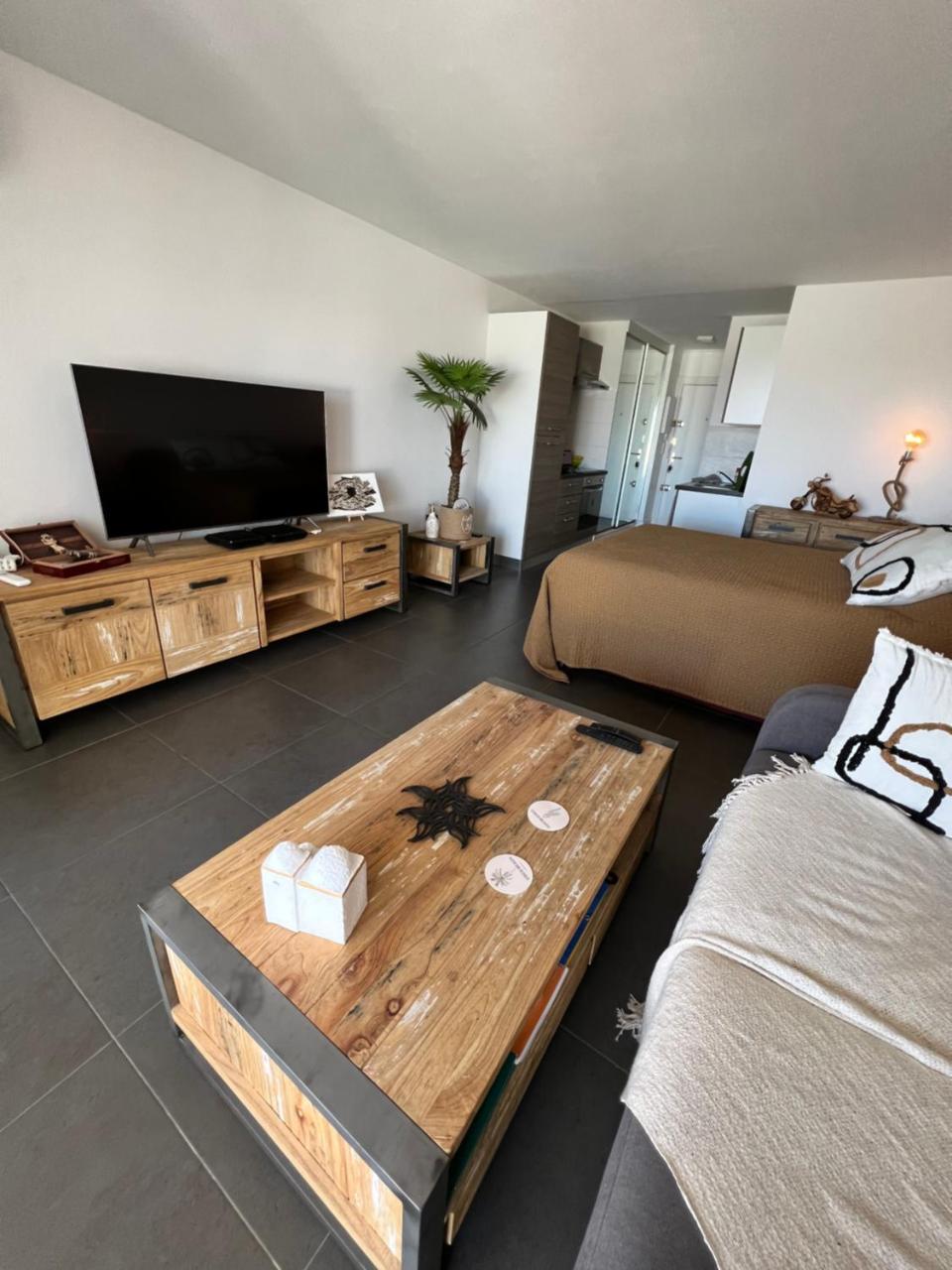 Studio pirate of the Caribbean 2 sea view — 4-Star Luxury Hotel in Marigot, Saint Martin