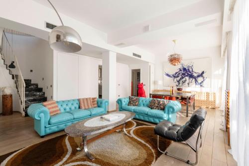 MIlano City Design Apartment with terrace Modern and Stylish 3 bedrooms 6 guests — 4-Star Luxury Hotel in Milan, Italy