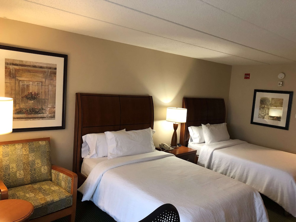 Hilton Garden Inn Addison - photo 9