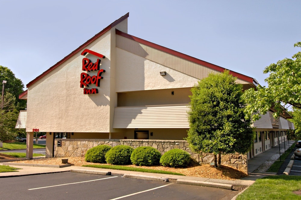 Red Roof Inn Greensboro Coliseum - photo 23