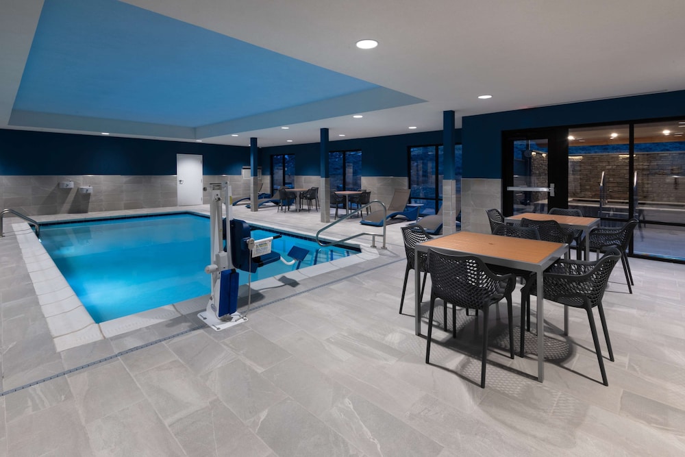 Hampton Inn & Suites Cody - photo 40