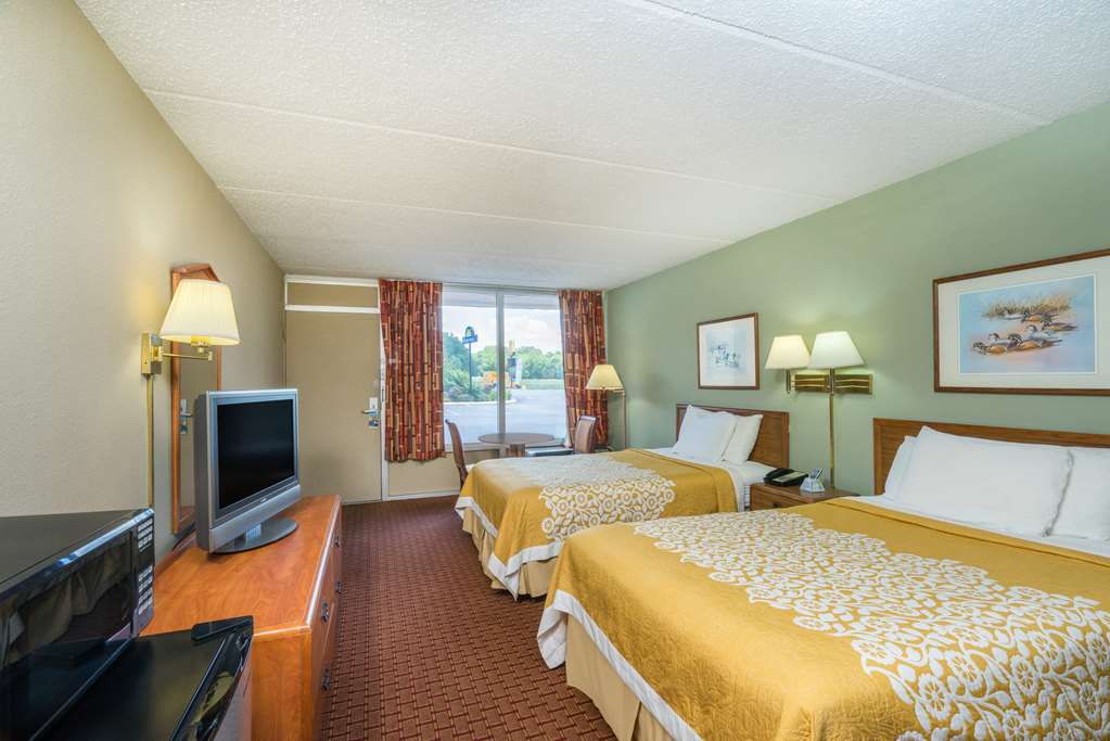 Days Inn by Wyndham Hurricane Mills - photo 8