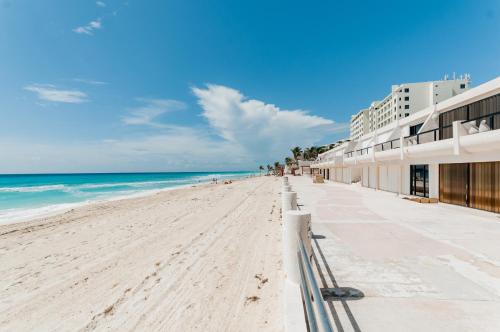 HotelZone L20 Beach Access — 4-Star Luxury Hotel in Cancun, Mexico