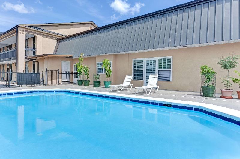 Super 8 by Wyndham Carrollton GA - photo 13