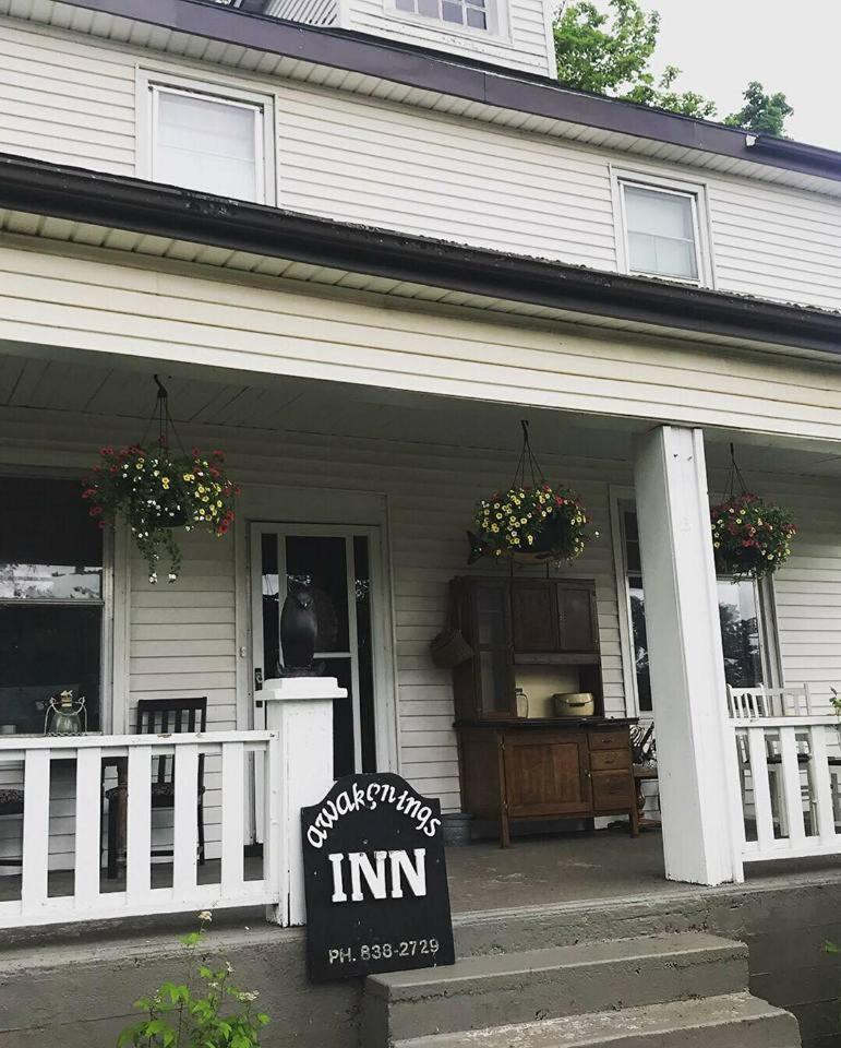 Awakenings Inn - carbon neutral hotel in Montague
