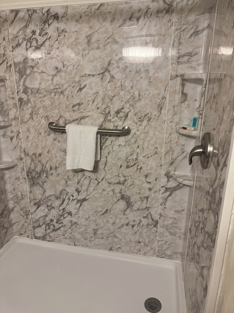 Americas Best Value Inn Salina - photo 16