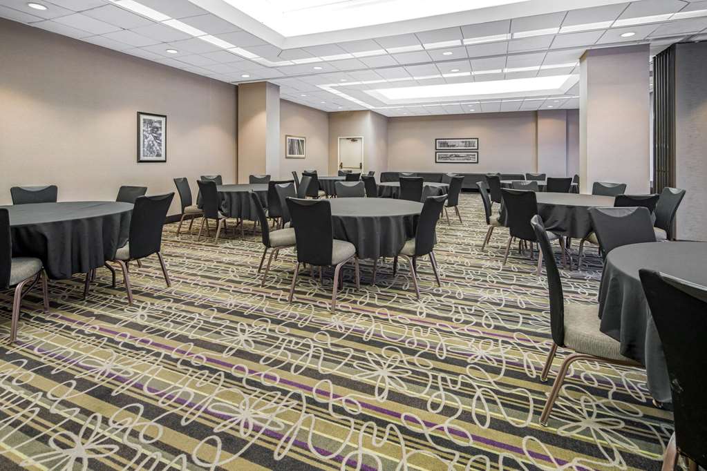 La Quinta Inn & Suites by Wyndham Buena Park - photo 29