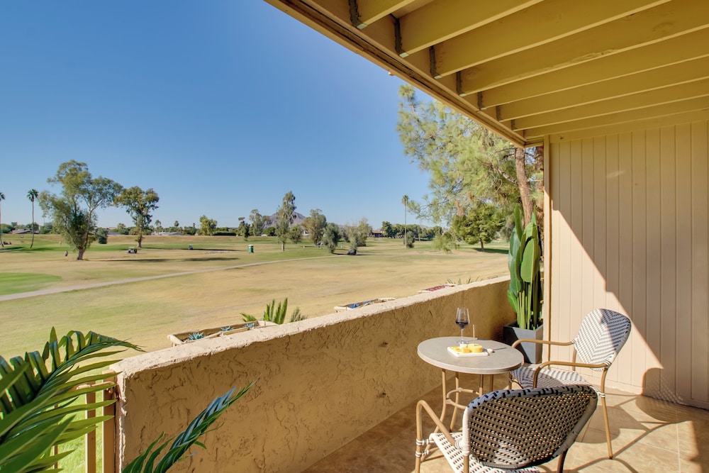 First floor Condo w Golf Course Views & Pool — 4-Star Luxury Hotel in Scottsdale, United States