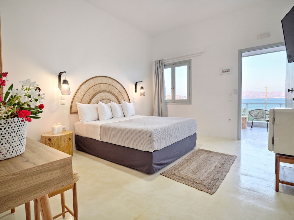 Bonatsa Beach House Kimolos — 4-Star Luxury Hotel in Kimolos, Greece
