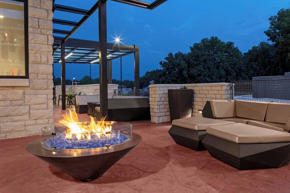 SpringHill Suites by Marriott Kansas City Plaza - photo 17