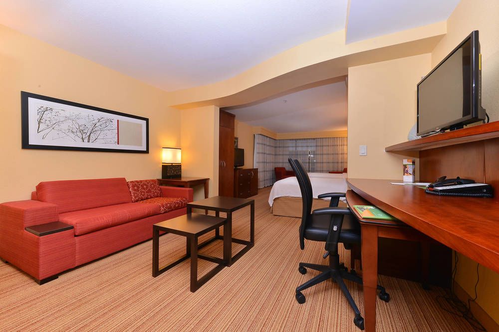 Courtyard by Marriott Burlington Mt. Holly Westampton - photo 6