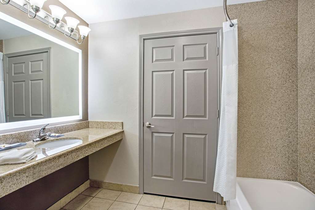 La Quinta Inn & Suites by Wyndham Fairfield TX - photo 31