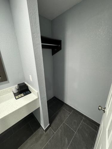 America's Value Inn - photo 12