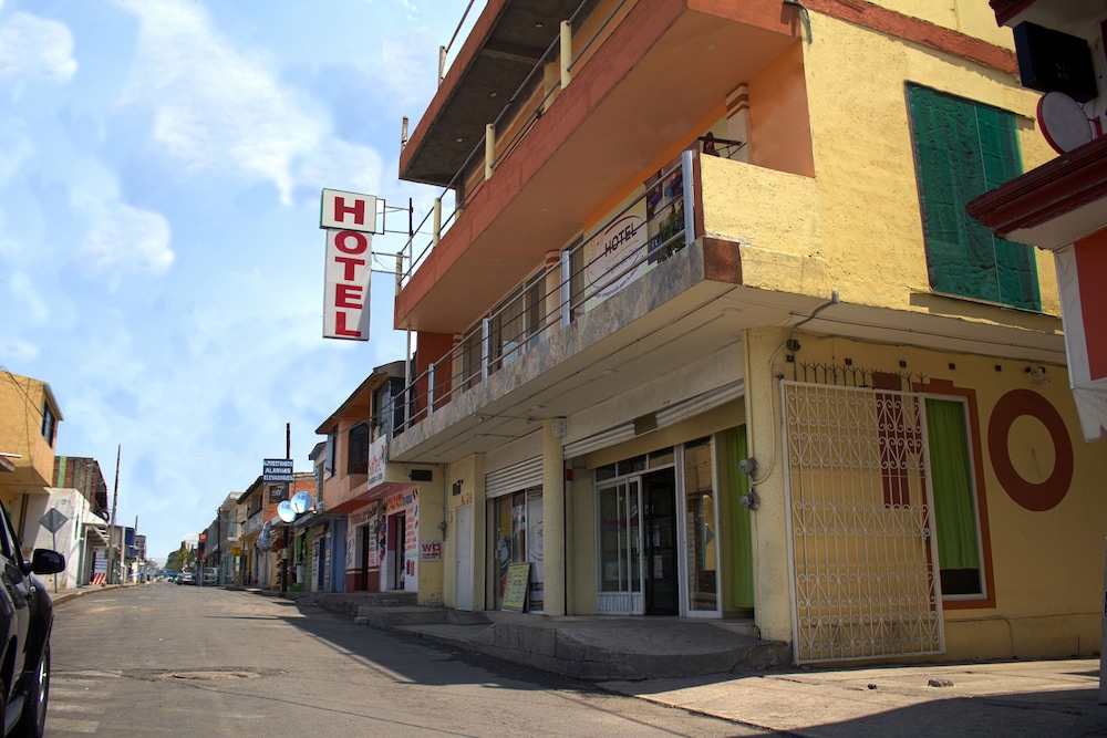 OYO Hotel Trigos De Oro San Luis Teolocholco Park pet-friendly hotel Teolocholco