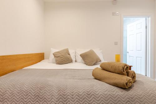 Parkside Haven Modern 2 Bed Flat with Ensuites Free Parking & Self Check In — Wembley — photo 4