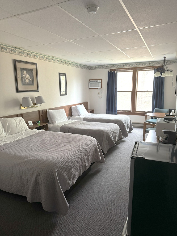 Lake Ontario Motel & Inn - photo 12