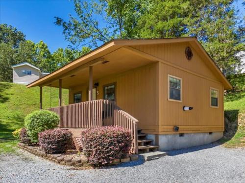 Shining Line - carbon neutral hotel in Koggala