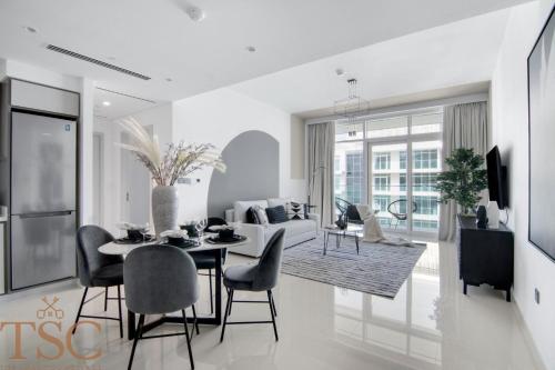 Exotic 2BR at Sunrise Bay Tower 1 Emaar Beachfront Dubai Marina by Deluxe Holiday Homes — 4-Star Luxury Hotel in Dubai, United Arab Emirates