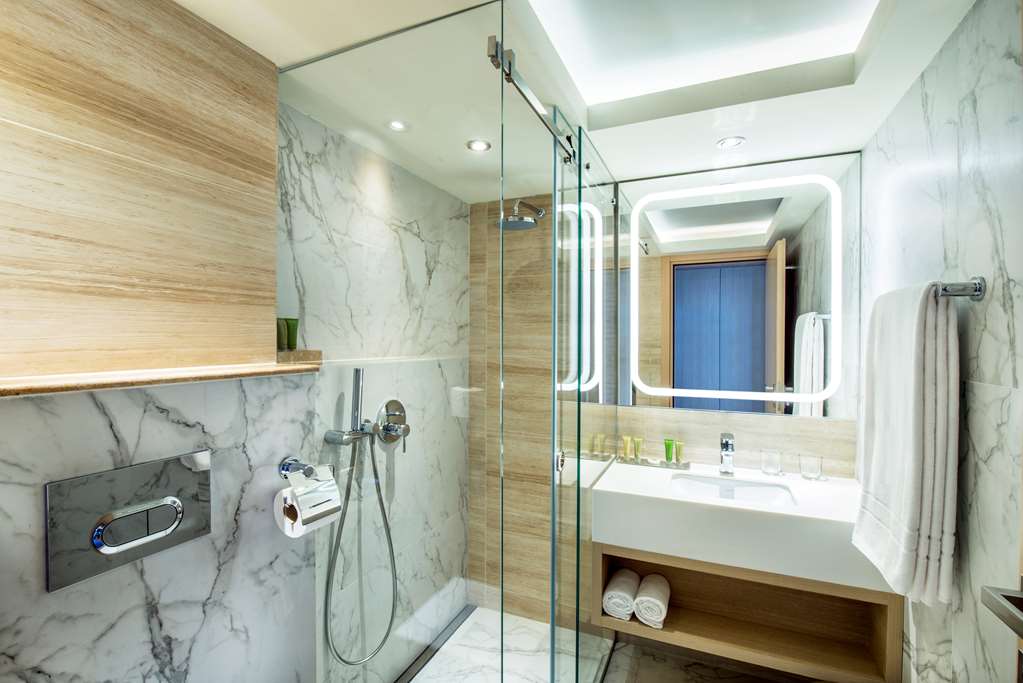 Guest Room Bathroom