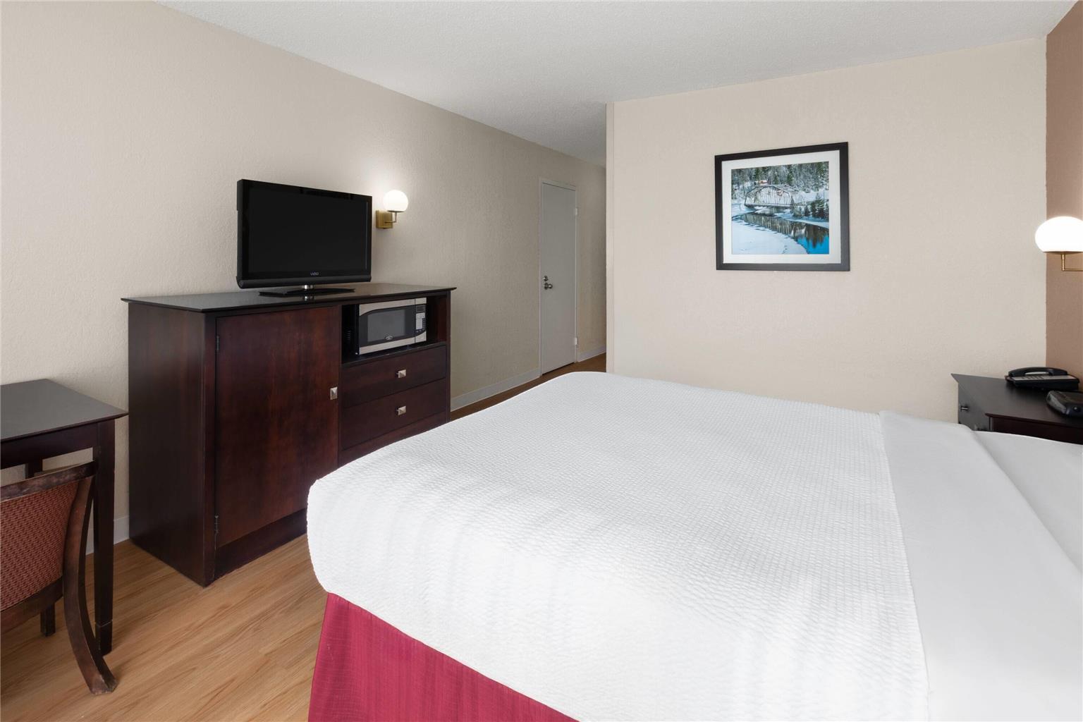 Quality Inn & Suites - photo 19
