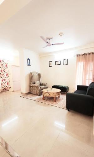 Cozy 3 bedroom Apt with Central location