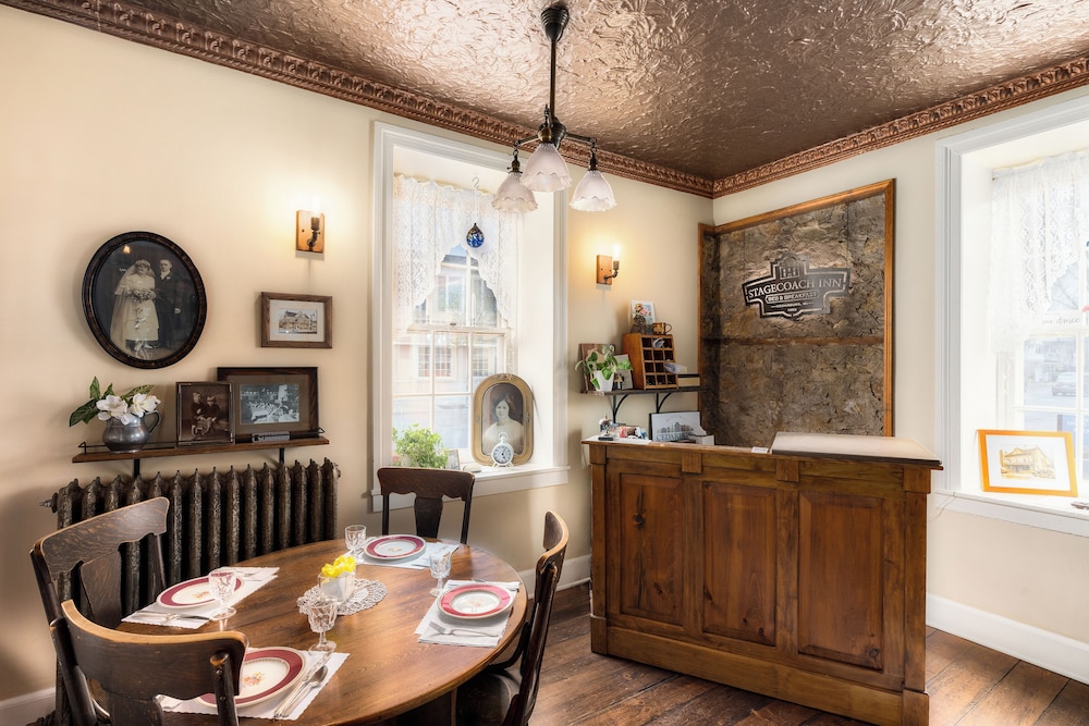 The Stagecoach Inn Bed & Breakfast and Five20 Social Stop - photo 3